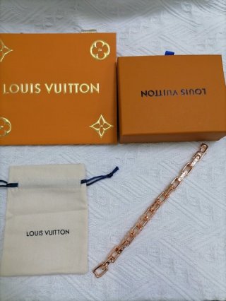 LV-Accessories-75