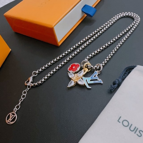 LV-Accessories-40