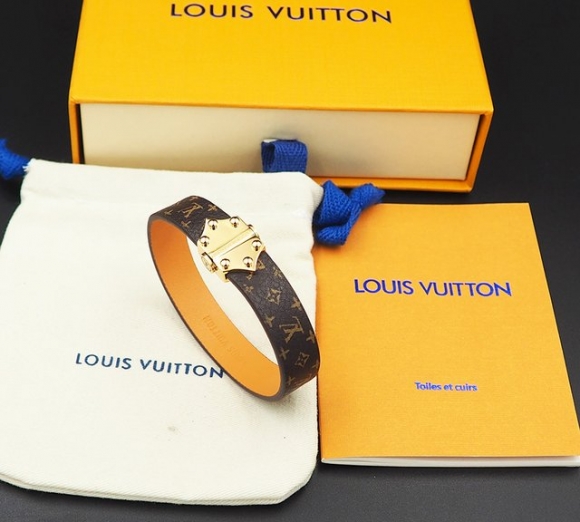 LV-Accessories-62