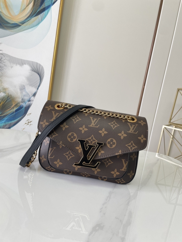 Designer Louis Vuitton Passy M45592