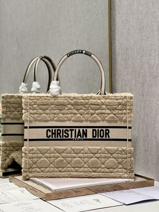 Designer Dior Book Tote Medium Beige Cannage Shearling M1295ZMBU_M918