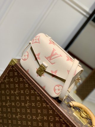 Designer Louis Vuitton Pochette Metis M45573