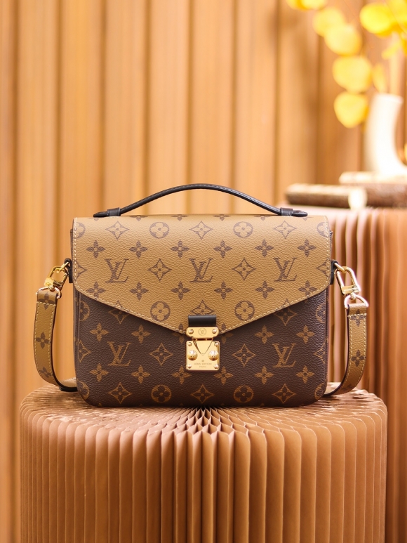 Designer Louis Vuitton Pochette Metis East West M44876