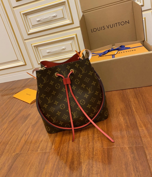 Designer Louis Vuitton NeoNoe MM M44021