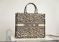 Designer Dior Book Tote Large Beige Multicolor Mizza Embroidery M1286ZRHM_M918