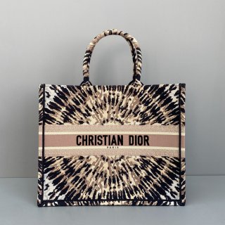 Designer Dior Book Tote Dior Rnave D’Infini Embroidery